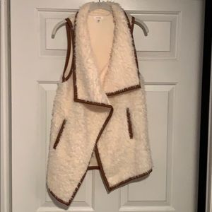 Chic Cream Faux Fur Vest w/  Brn Pleather Trim